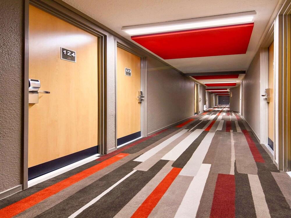 Отель Ibis Brest Kergaradec Экстерьер фото